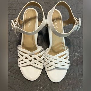 Vionic Peony sandals